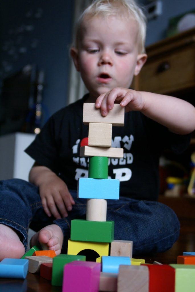 blokkentoren bouwen kind